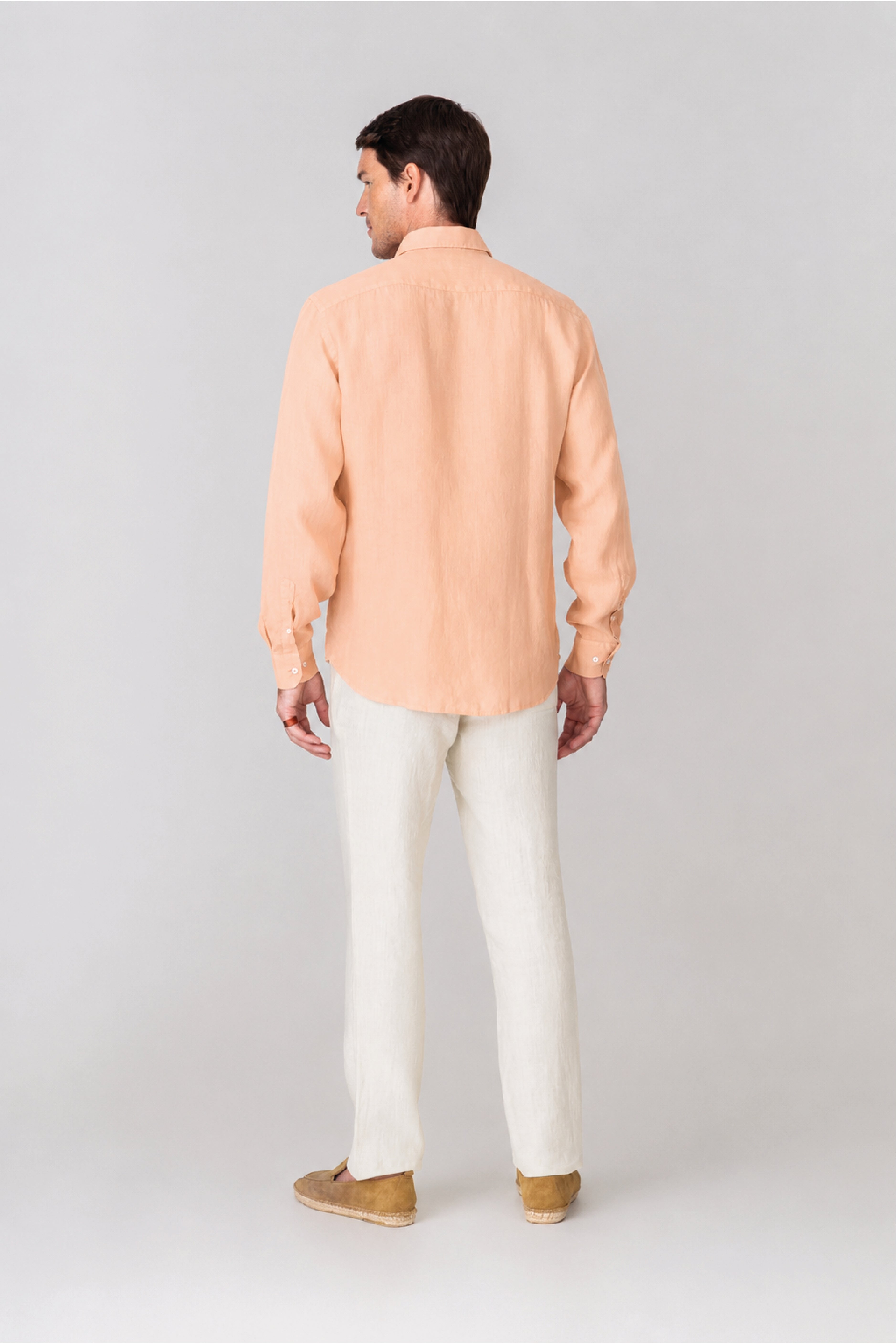 Men's linen shirt peach fuzz