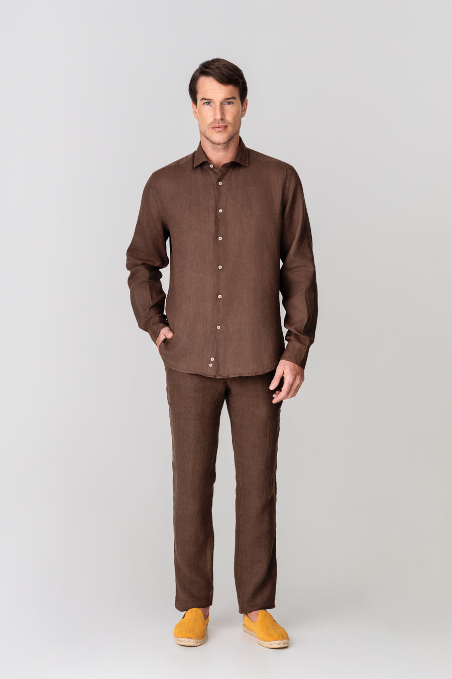 camisa lino para hombre deeptaupe