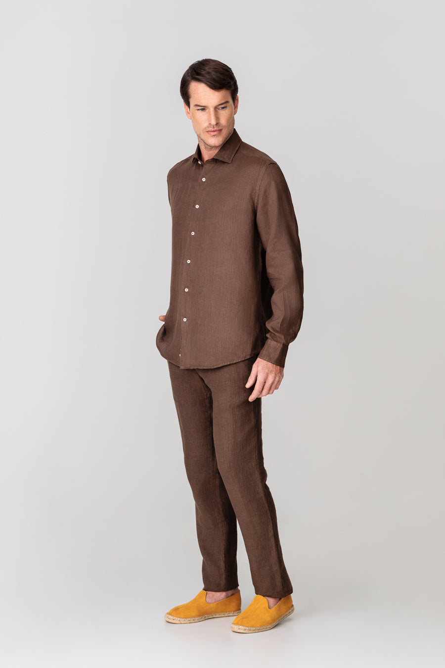 camisa lino para hombre deeptaupe
