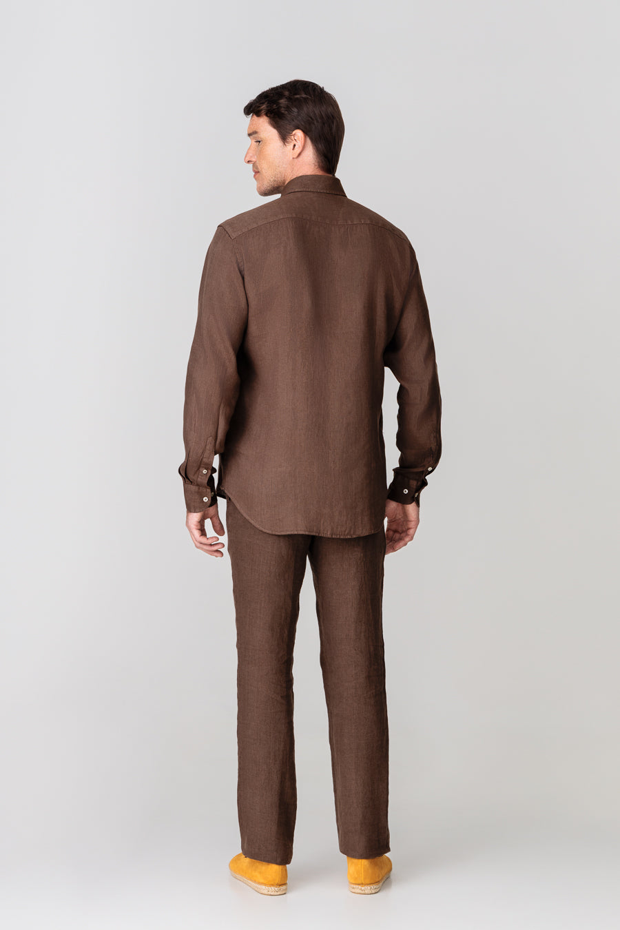 camisa lino para hombre deeptaupe