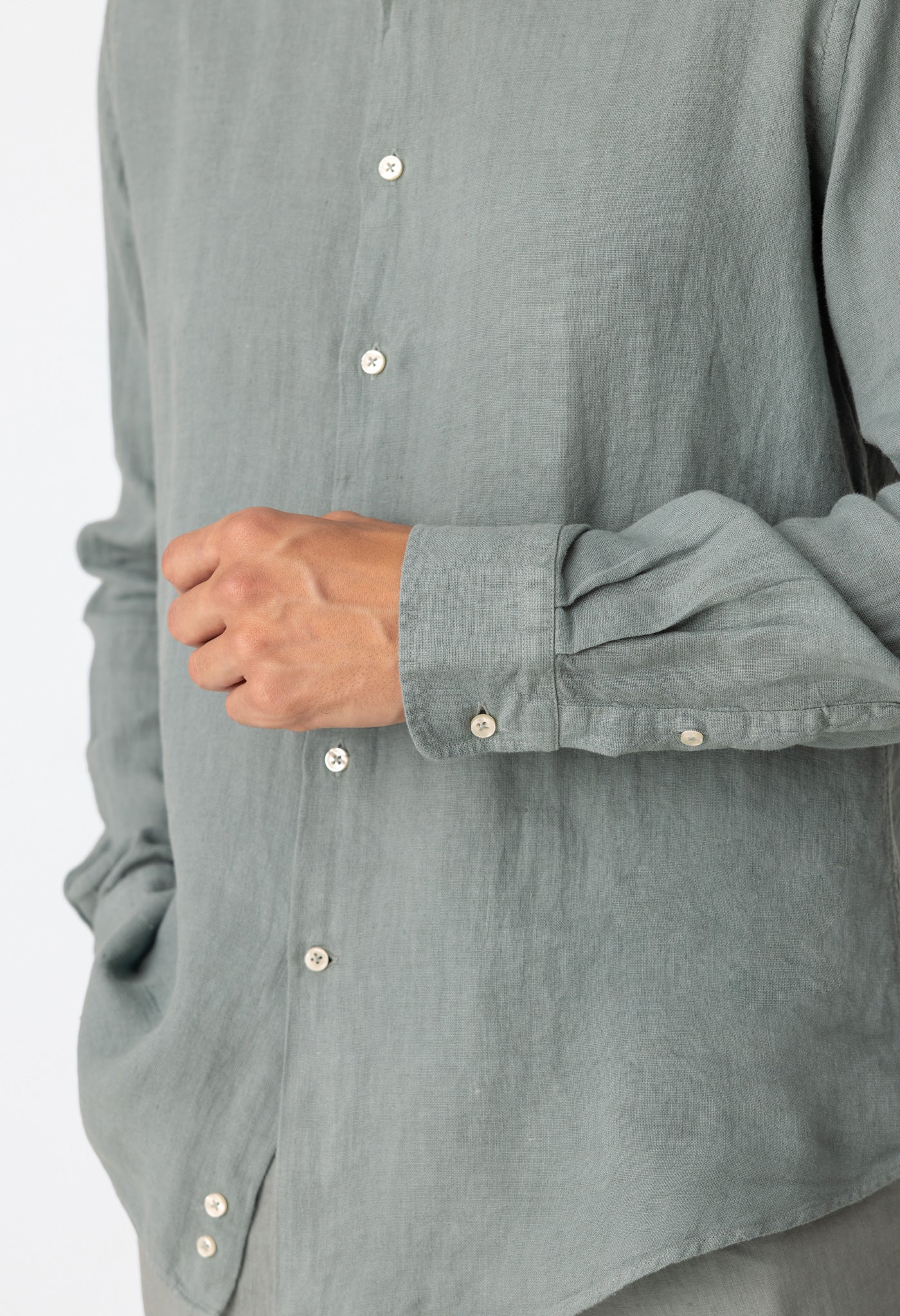 camisa básica de lino azul