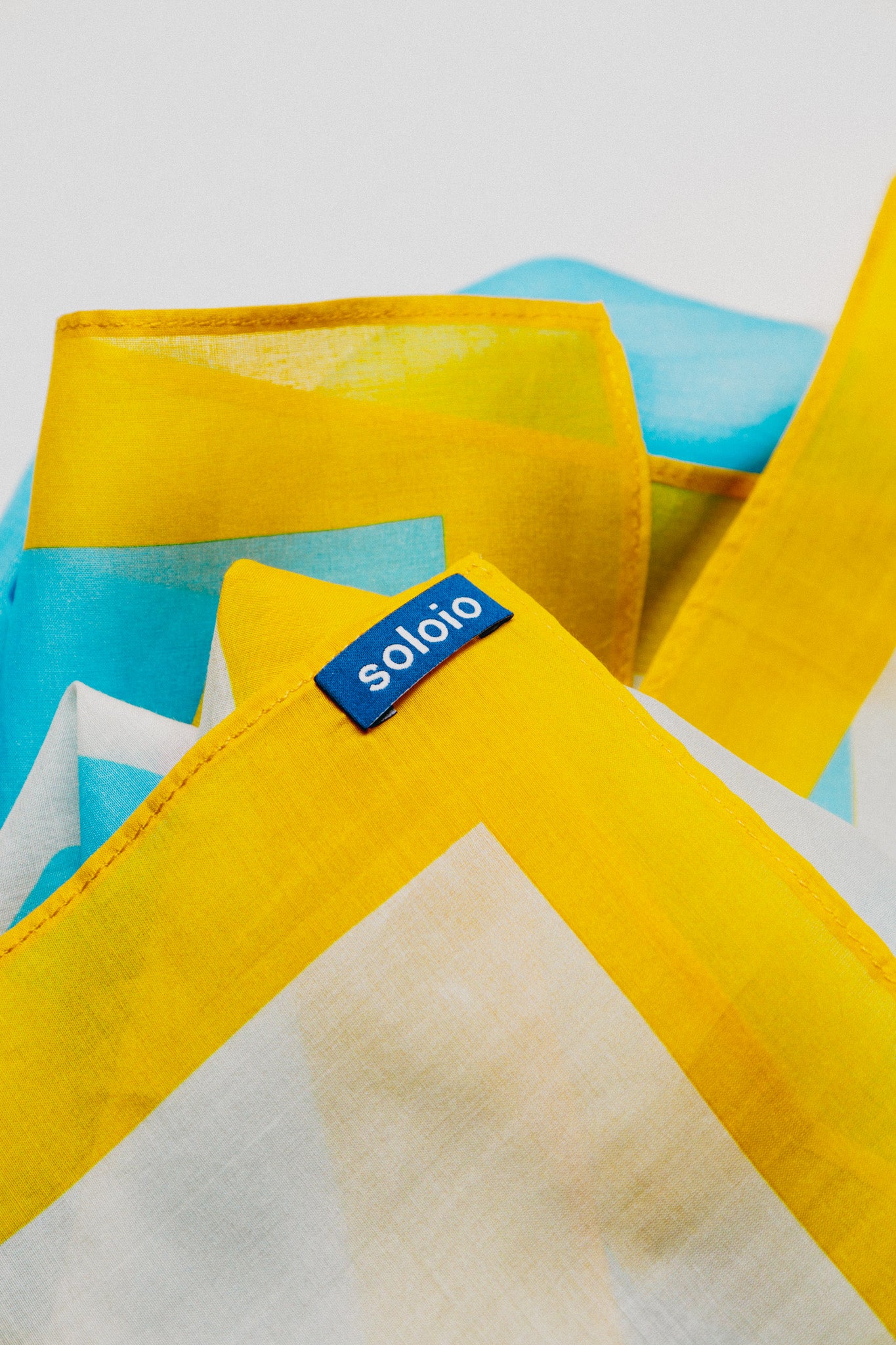 Pañuelo grande amarillo de algodón y seda para mujer "Cool Mom"