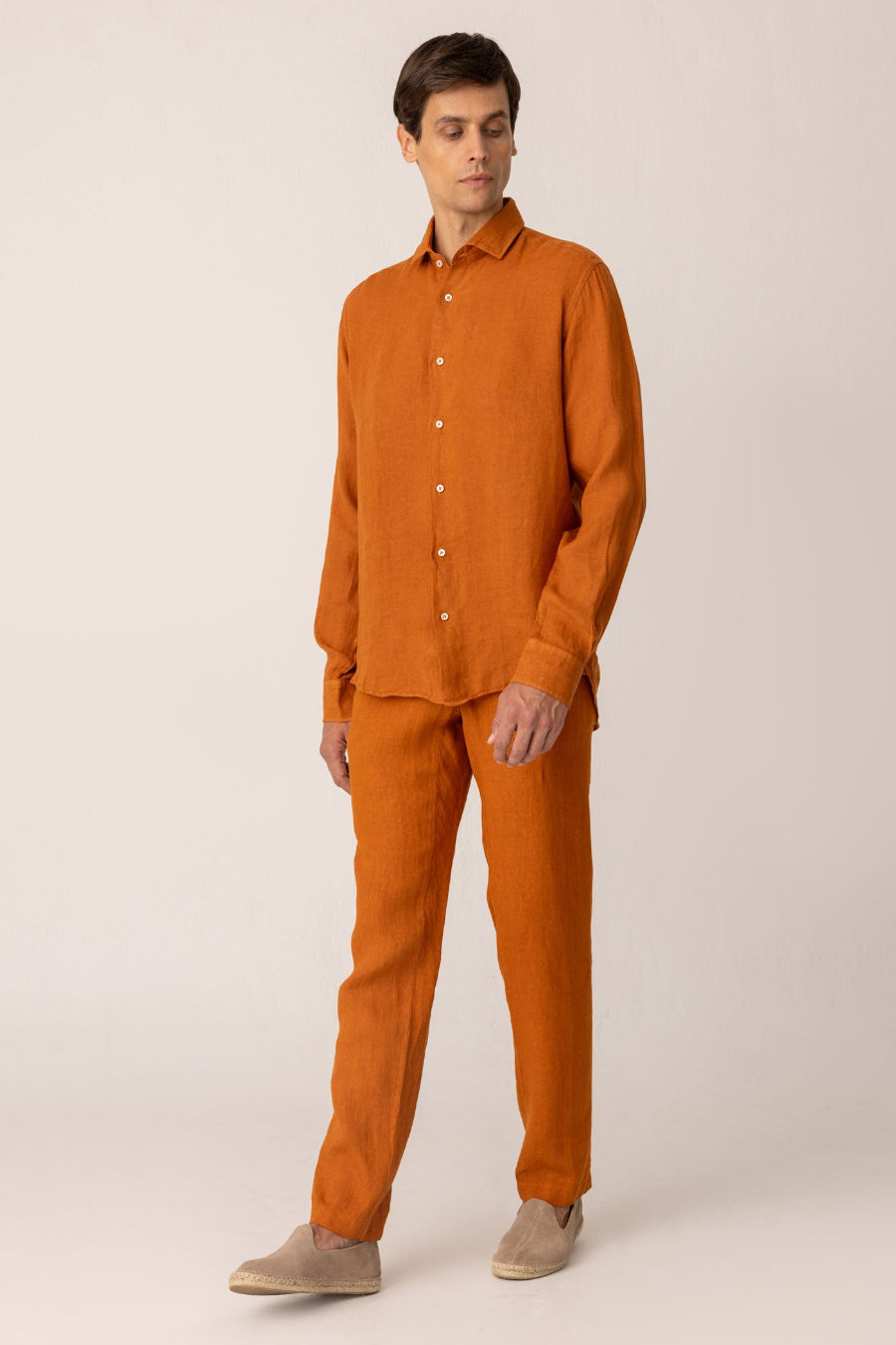 pantalón de lino miel básico para hombre