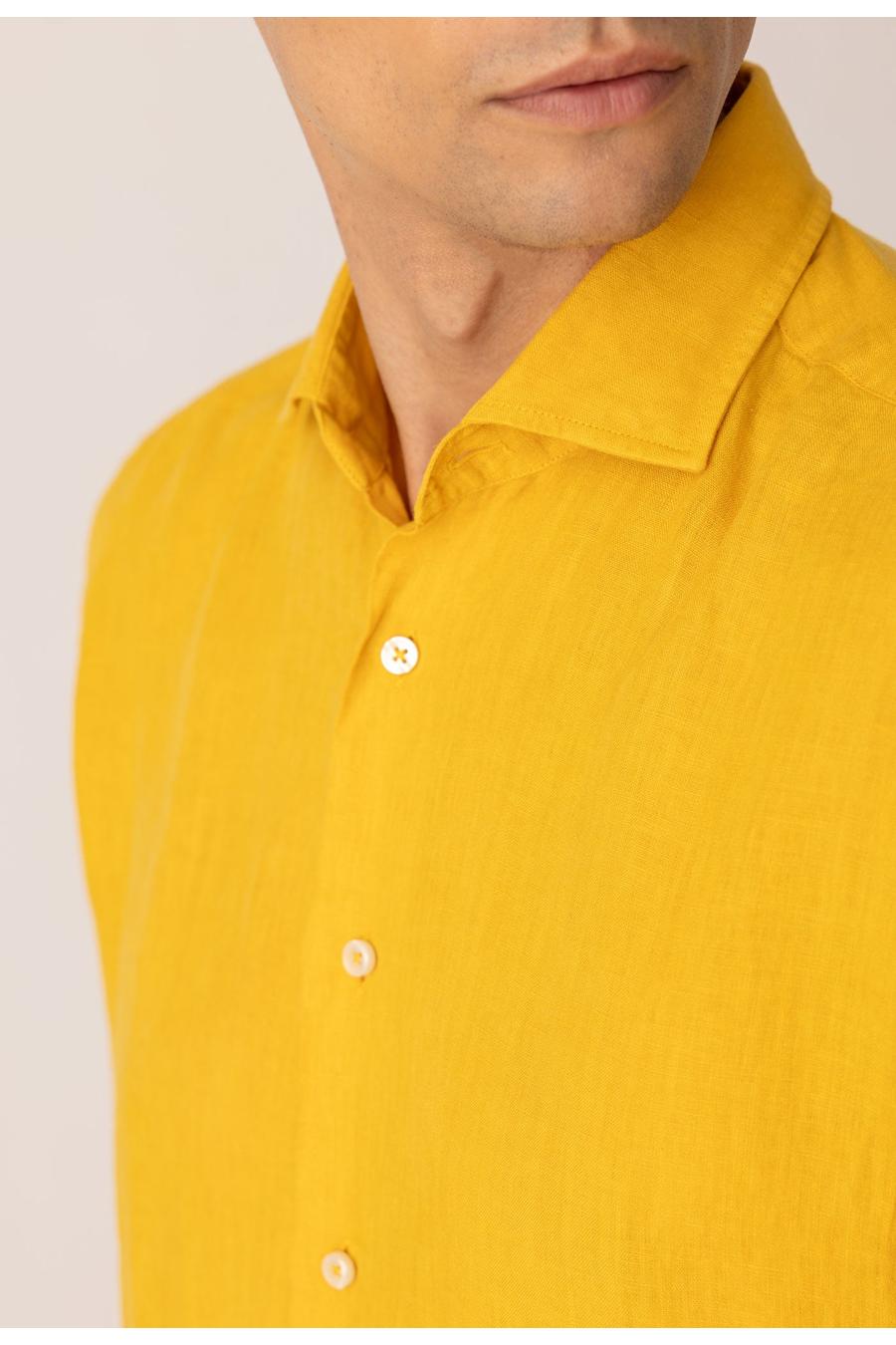 camisa de lino para hombre amarilla
