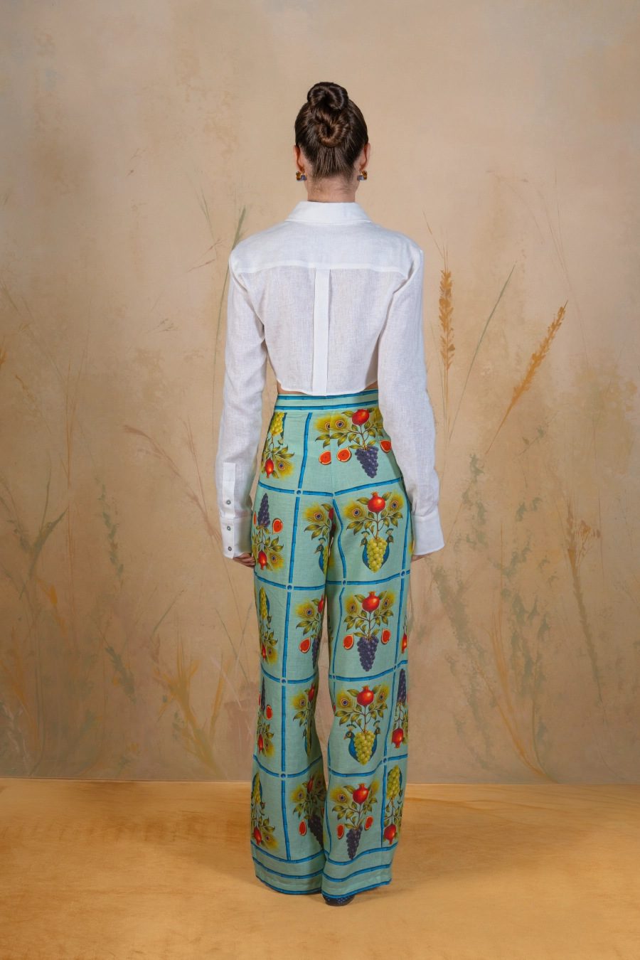 Women's Opulis green linen trousers green - espalda