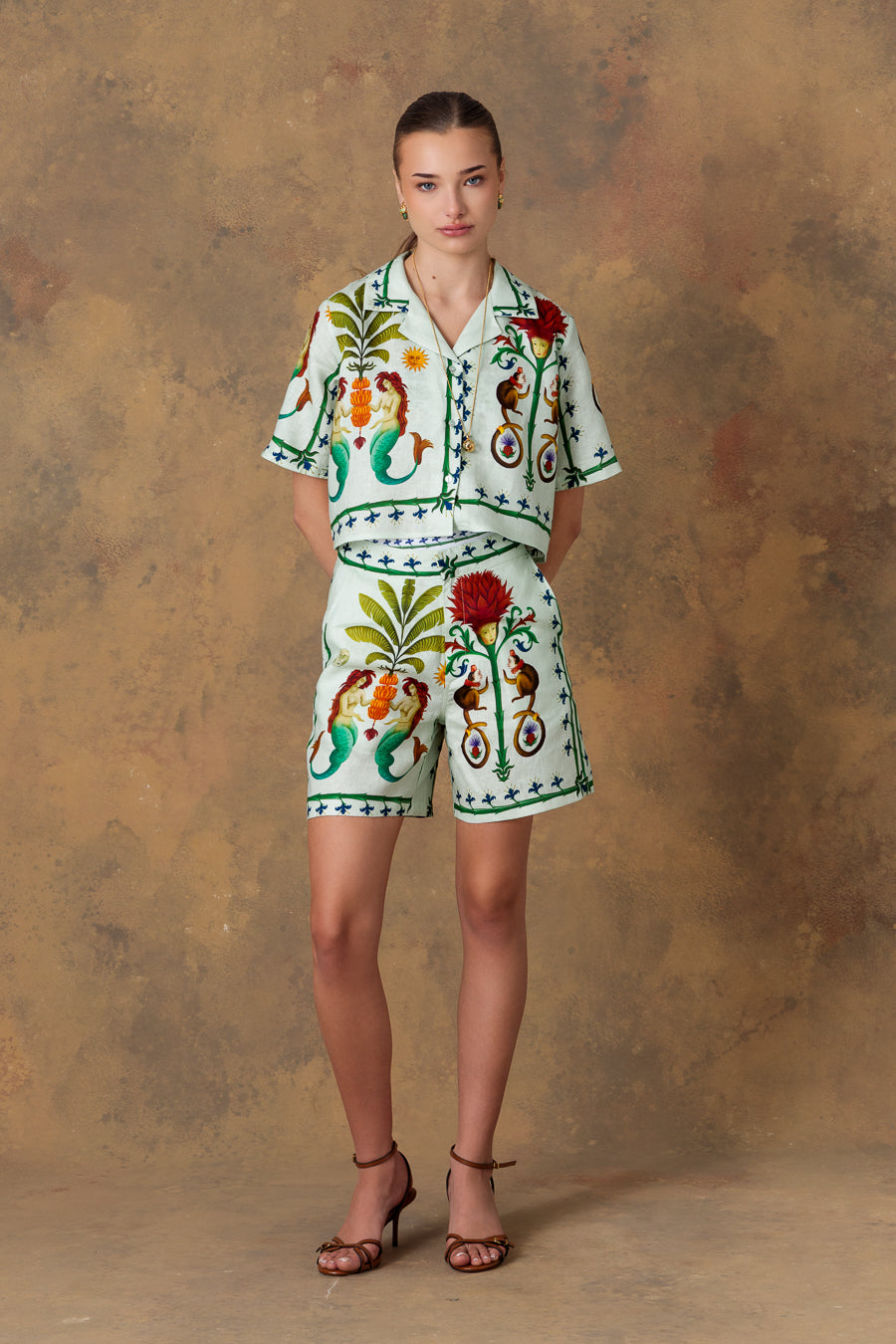 Women's short linen silvan green