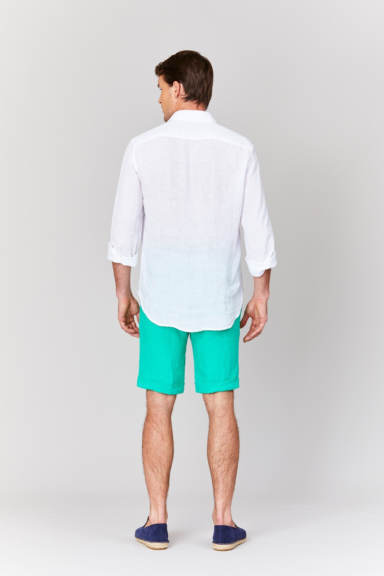 basic linen bermuda shorts light blue - soloio