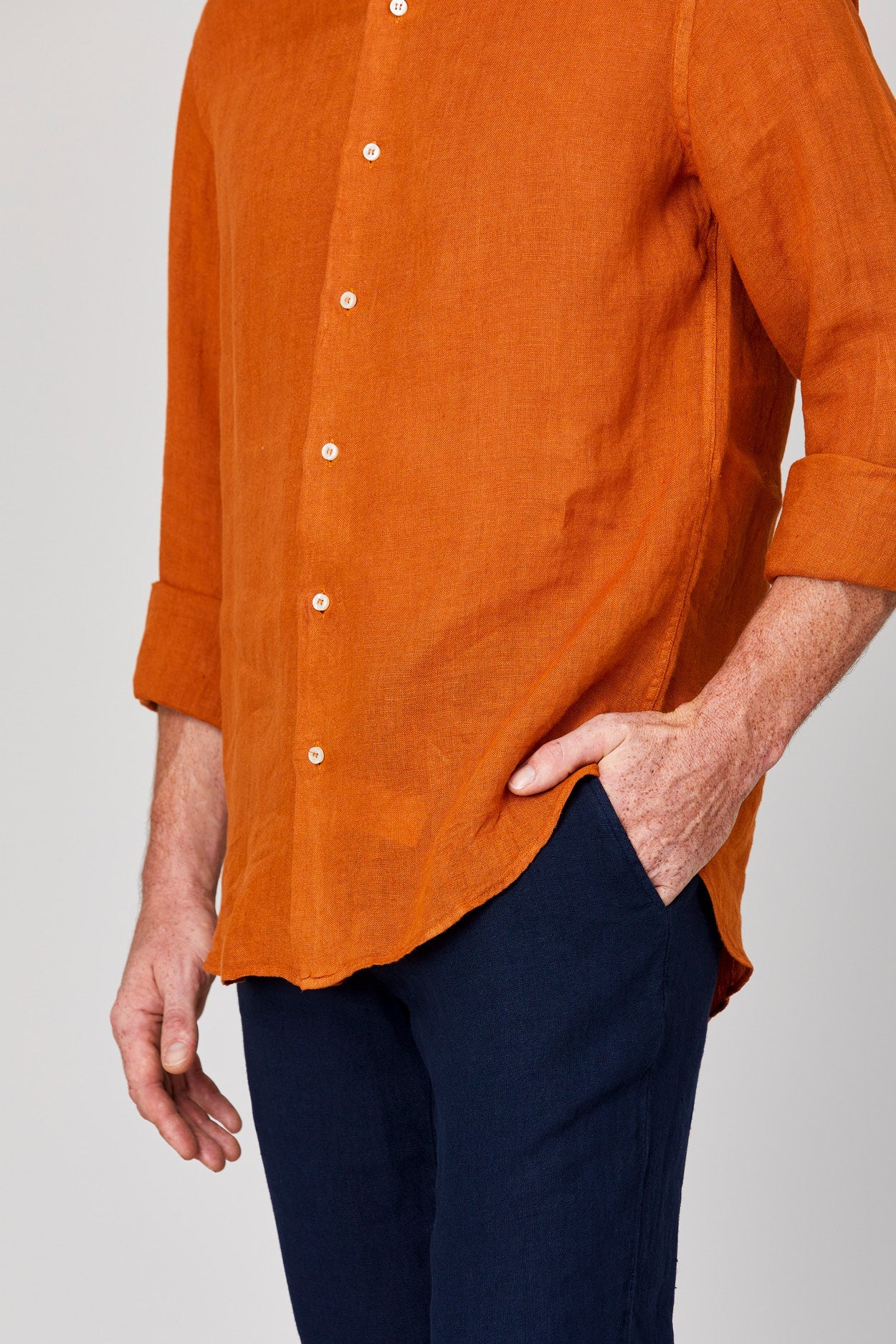 basic linen shirt honey - soloio