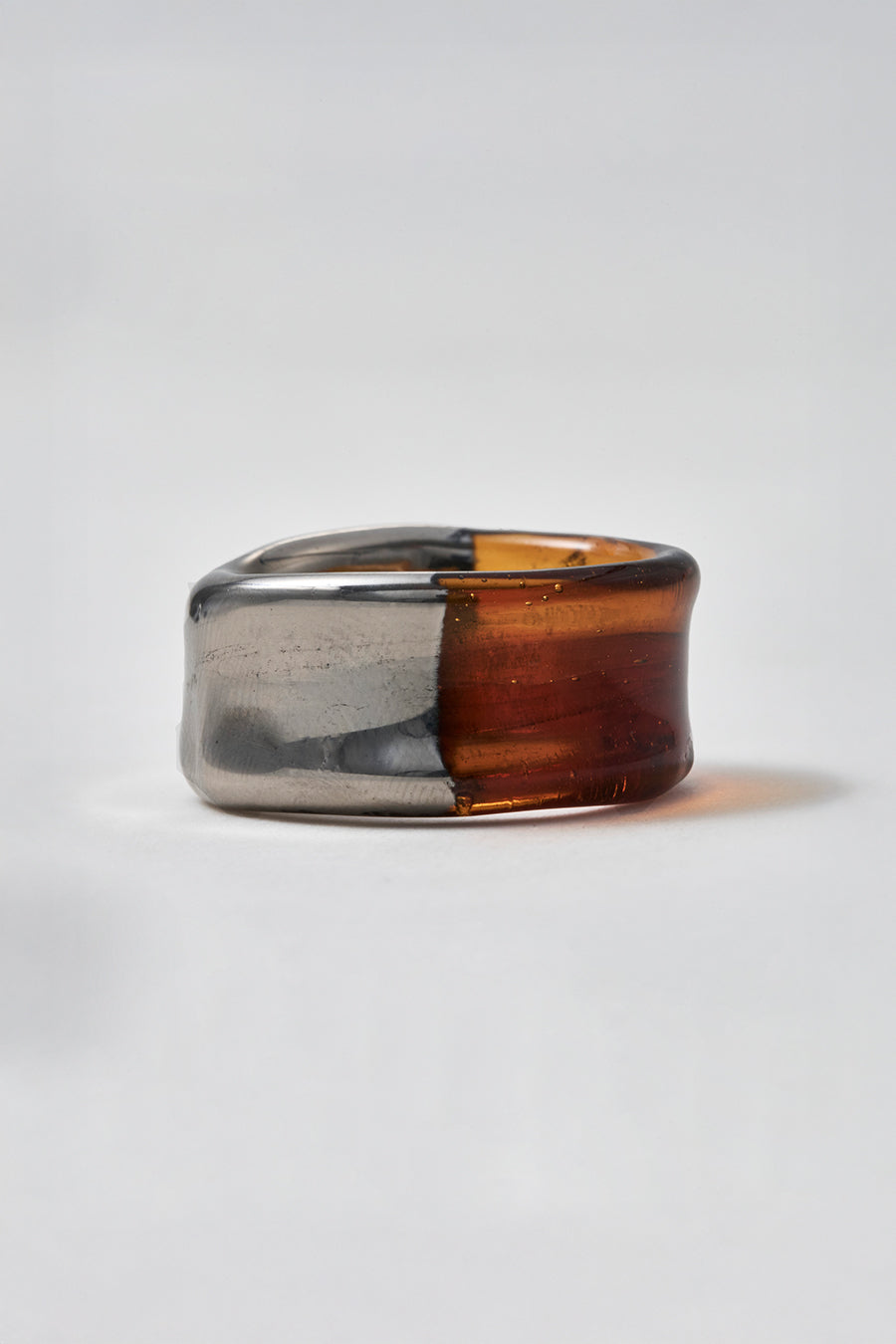 Anillo ámbar en vidrio y oro blanco