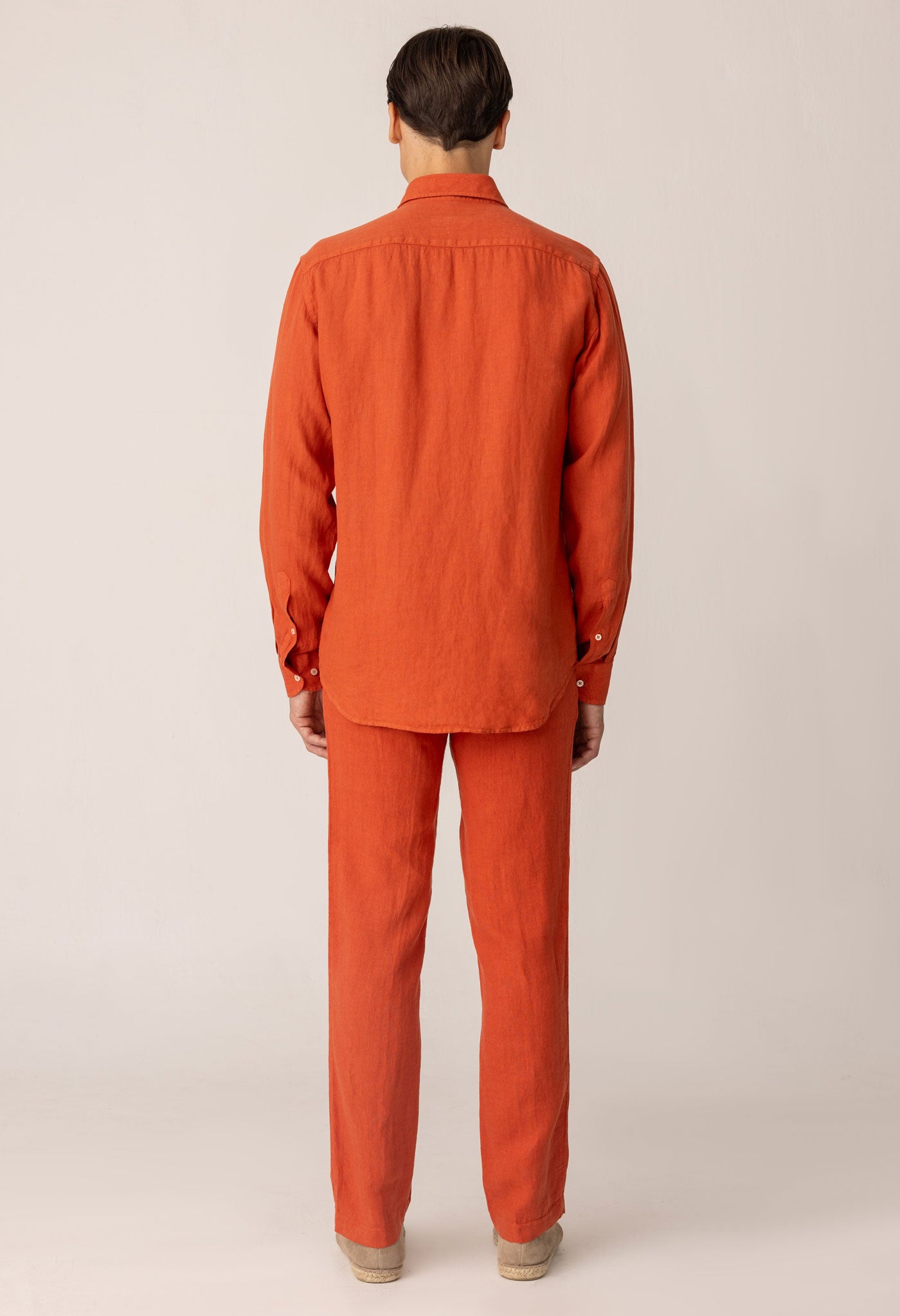 camisa de lino basica ladrillo