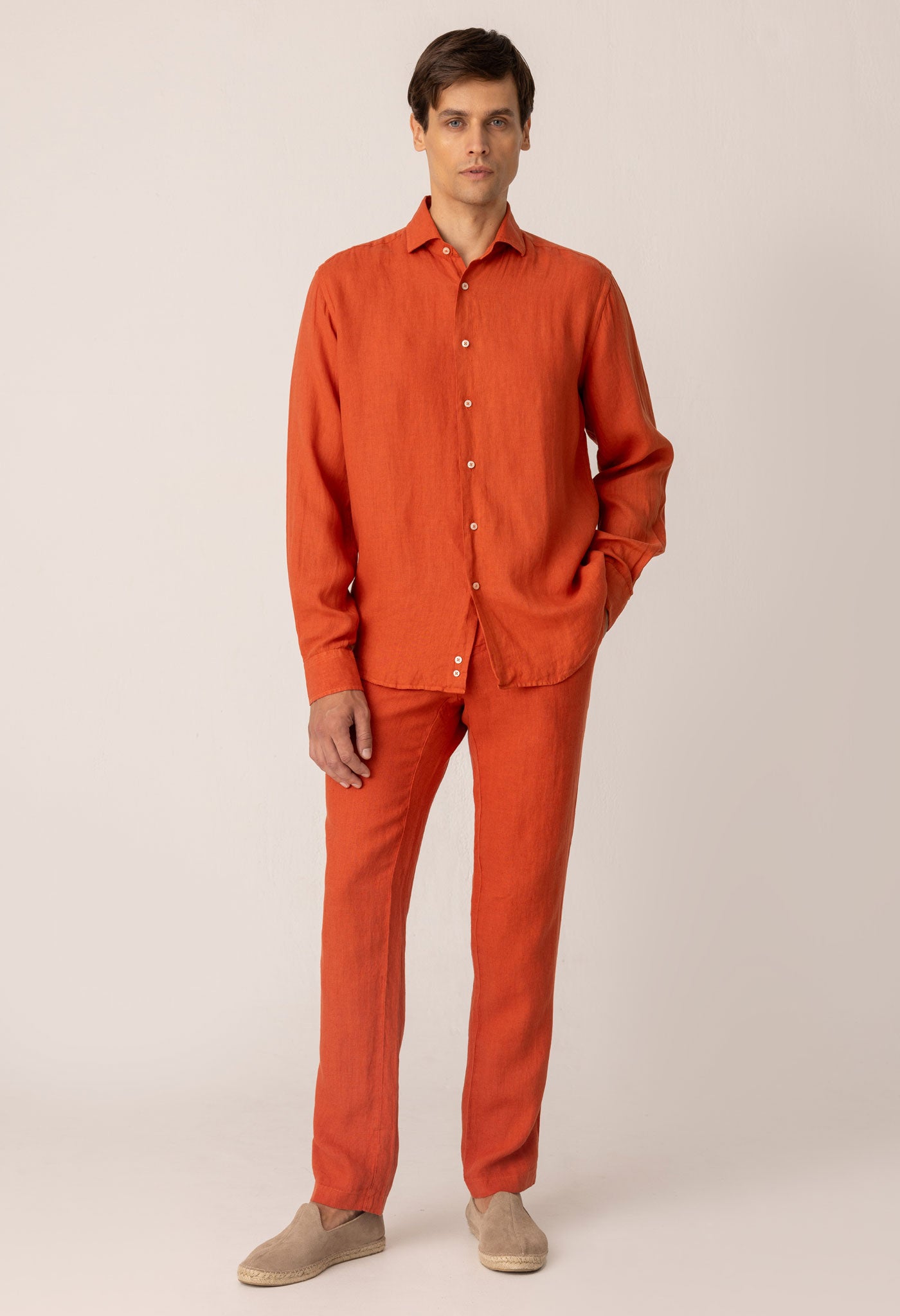 camisa de lino basica ladrillo