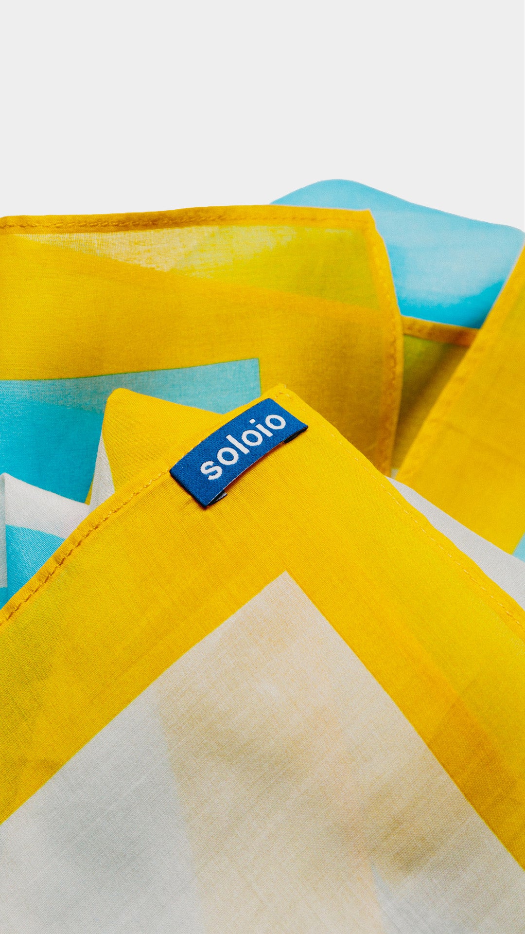 Pañuelo cuadrado amarillo de algodón y seda "Cool Mom"